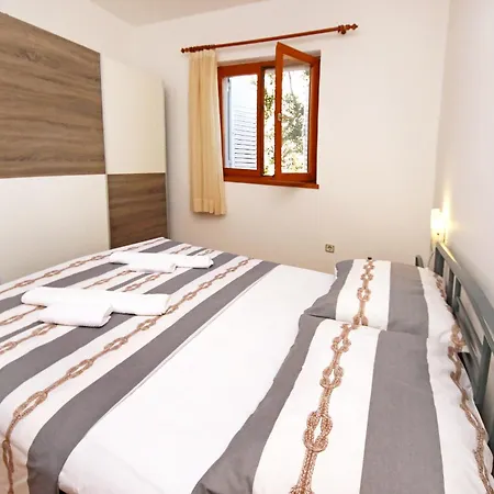 Apartments By The Sea Zaboric, Sibenik - 468 *
